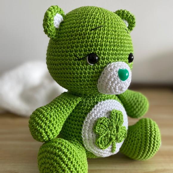 Ursinho Carinhoso Trevo da Sorte amigurumi de crochê presente af