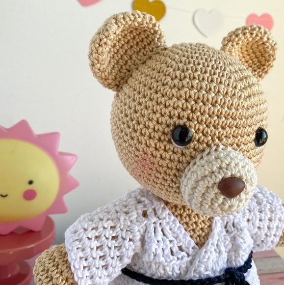 Ursinho Lutador de Jiu-jítsu Amigurumi de crochê
