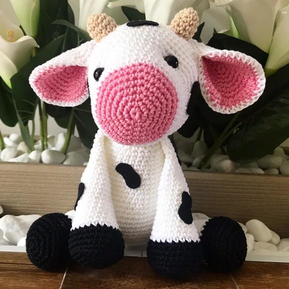 Vaquinha Amigurumi de crochê presente feito à mão