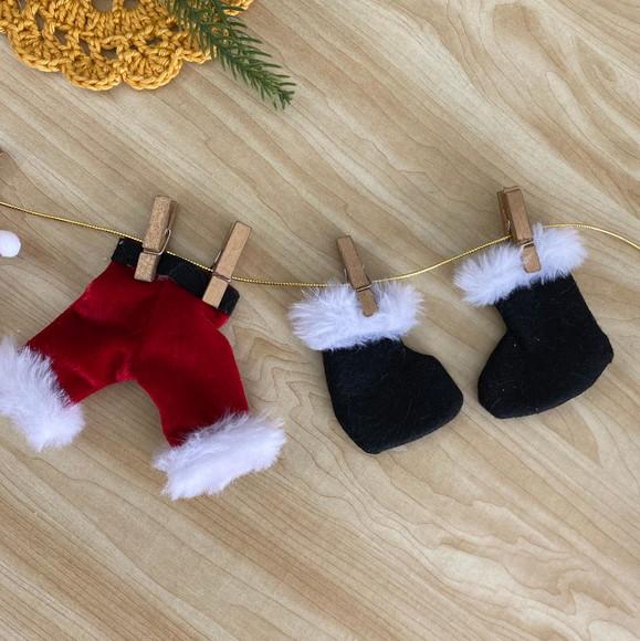 Varal de Roupinhas do Papai Noel decoração de natal feita à m?