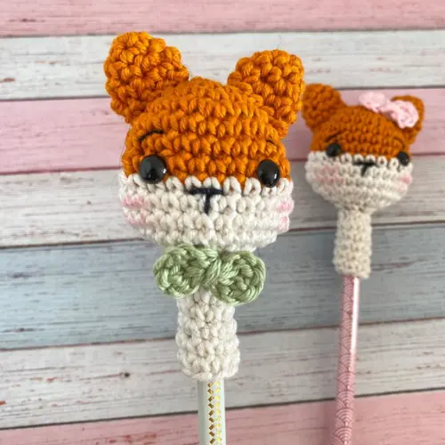 Ponteira de Lápis Raposa Amigurumi de crochê lembrancinha feita