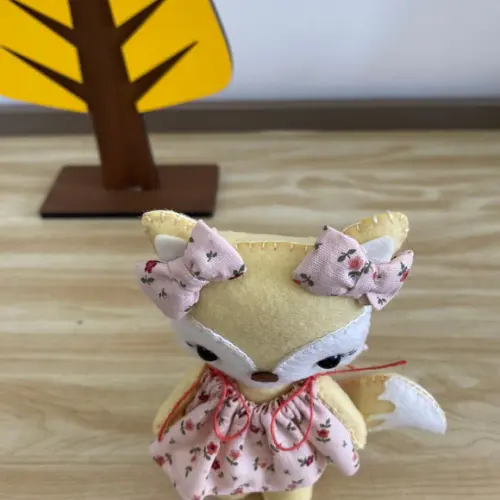 Raposa em Feltro presente artesanal feito à mão