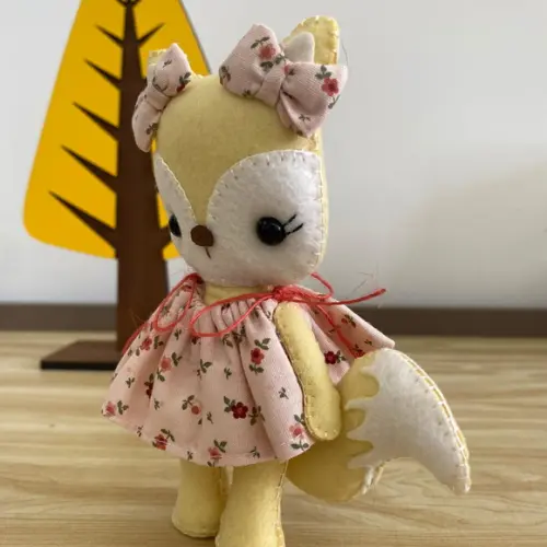 Raposa em Feltro presente artesanal feito à mão