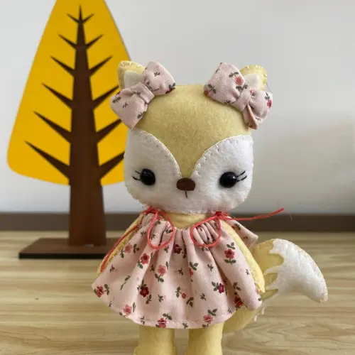 Raposa em Feltro presente artesanal feito à mão