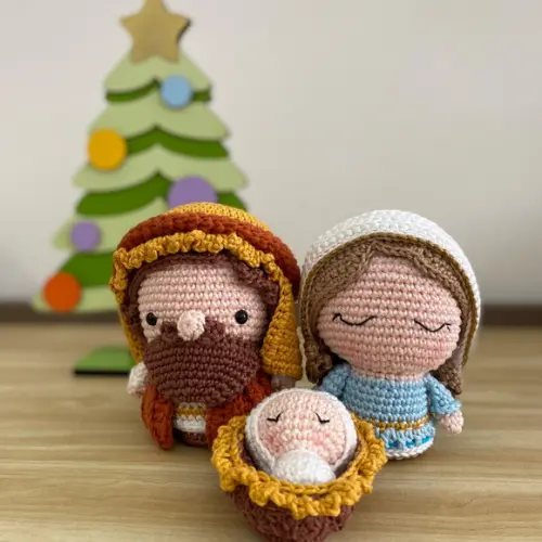 Sagrada Família amigurumi em Crochê decoração de natal feito à mão