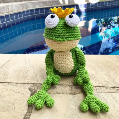 Sapo Amigurumi de crochê presente artesanal para bebês e crian?