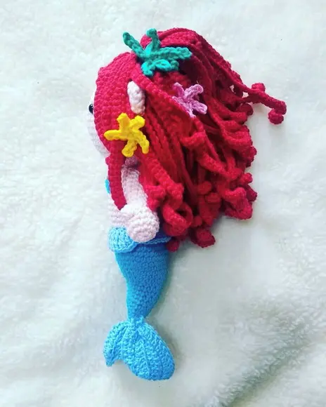 Pequena Sereia Amigurumi de crochê presente feito à mão para c