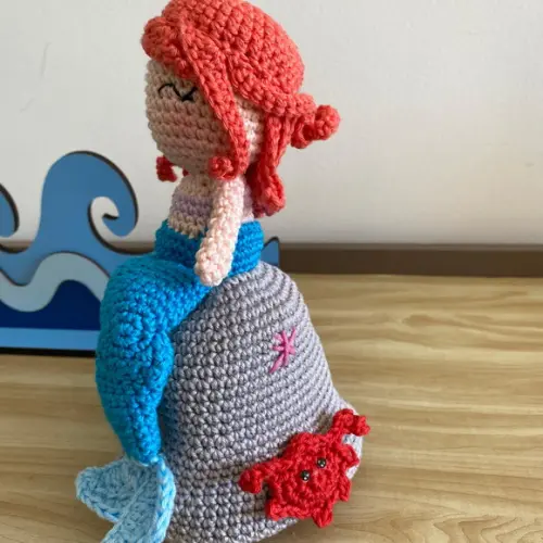 Sereia Que Vira Princesa amigurumi de crochê presente feito à m