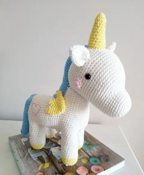 Unicórnio Amigurumi de crochê presente para bebês e crianças