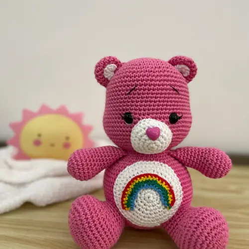 Ursinho Carinhoso Arco Íris amigurumi de crochê presente afetivo