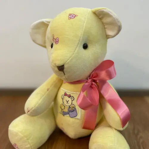 Ursinho da Memória Pequeno presente afetivo feito com roupinhas do bebê