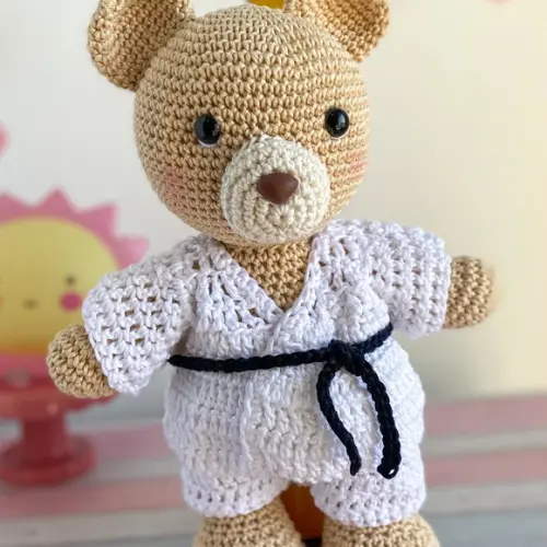 Ursinho Lutador de Jiu-jítsu Amigurumi de crochê