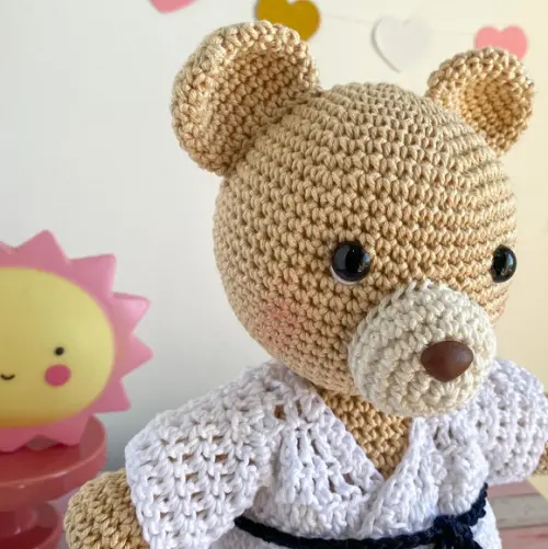Ursinho Lutador de Jiu-jítsu Amigurumi de crochê