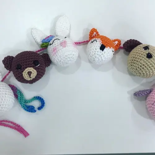 Varal de Bichinhos Amigurumi de crochê decoração feito à mão quarto do bebê