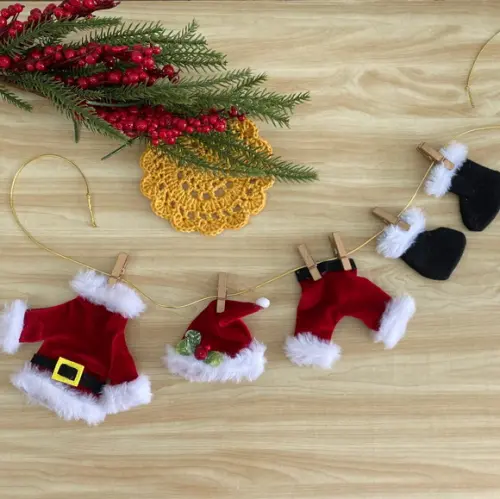 Varal de Roupinhas do Papai Noel decoração de natal feita à mão