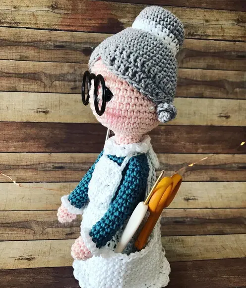 Vovó Porta Agulhas Amigurumi de crochê presente feito à mão