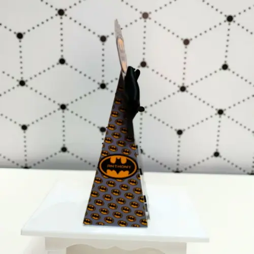 Caixa Pirâmide Clássica Batman Cute