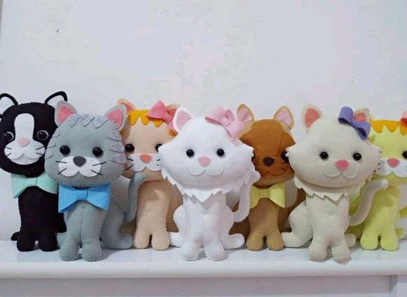Gatinhos sentados (15cm)