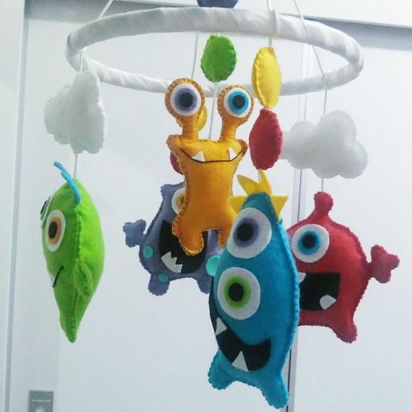 Mobile Monstrinhos varias cores