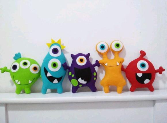 Monstrinhos (30cm)