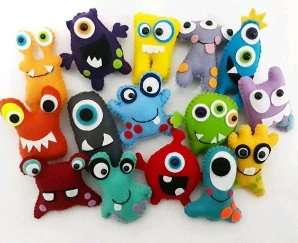 Monstrinhos (30cm)