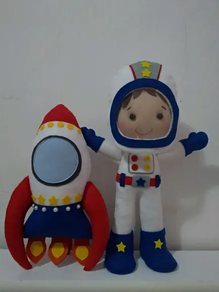 Astronauta e foguete