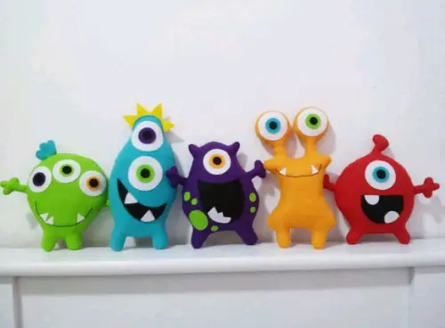 Monstrinhos (30cm)