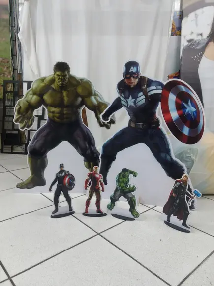 Display Vingadores 90 Cm