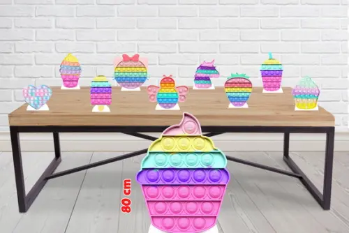 Totem Poppet e Display de Mesa Decorativo