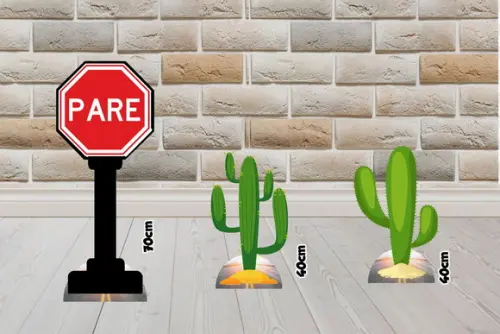 Placa de Sinalização e Cactus para Decoração