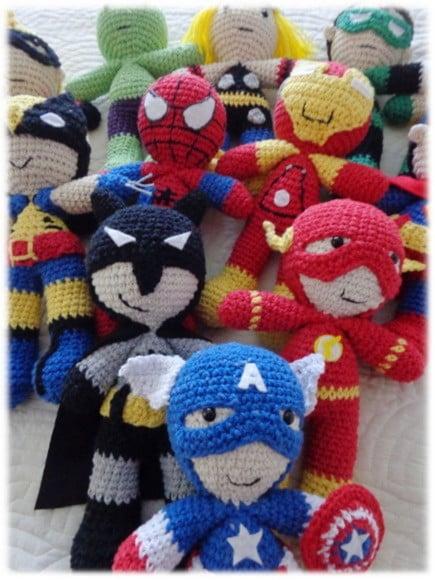 Kit com 12 Super Heróis