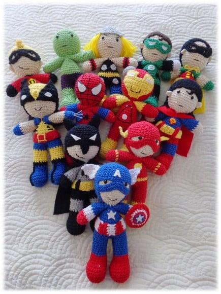 Kit com 12 Super Heróis
