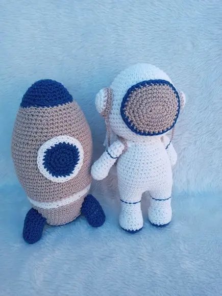 Astronauta + Foguete em Amigurumi