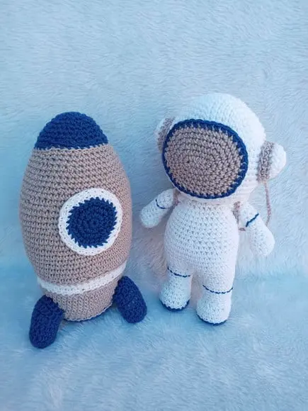 Astronauta + Foguete em Amigurumi