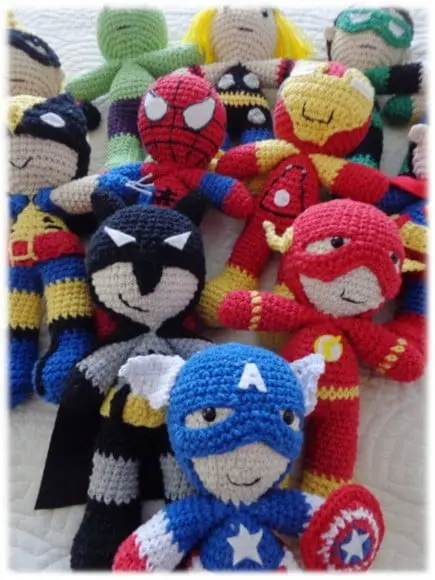Kit com 12 Super Heróis