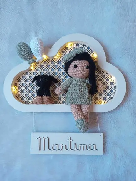 Porta Maternidade Nuvem Pinus com Led - Boneca