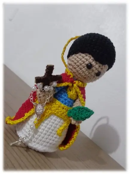 Santo Expedito em crochê