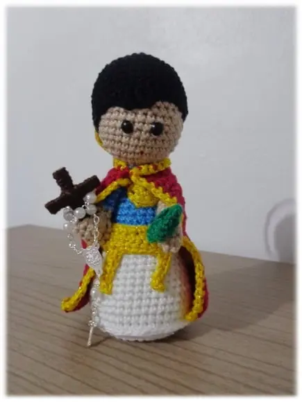 Santo Expedito em crochê