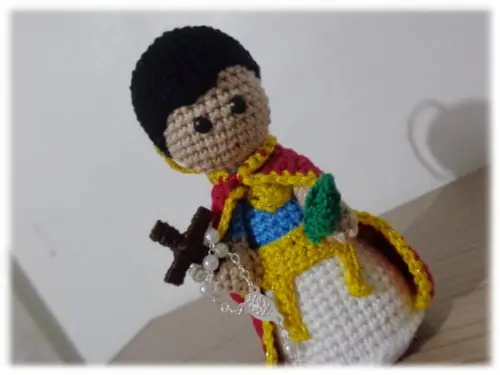 Santo Expedito em crochê
