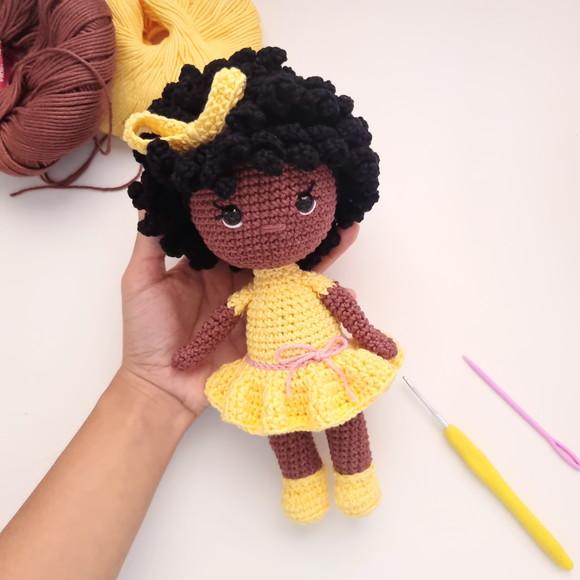 Boneca Negra Amigurumi