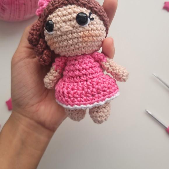 Chaveiro Boneca Amigurumi