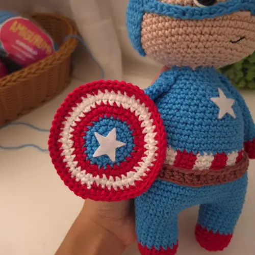 Capitão América Amigurumi