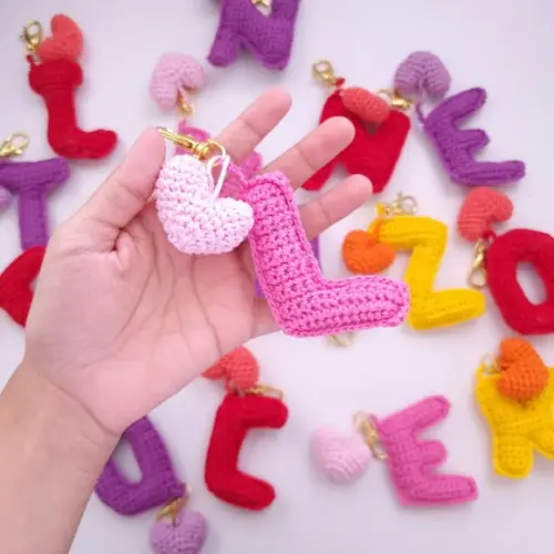 Chaveiro Amigurumi Letra