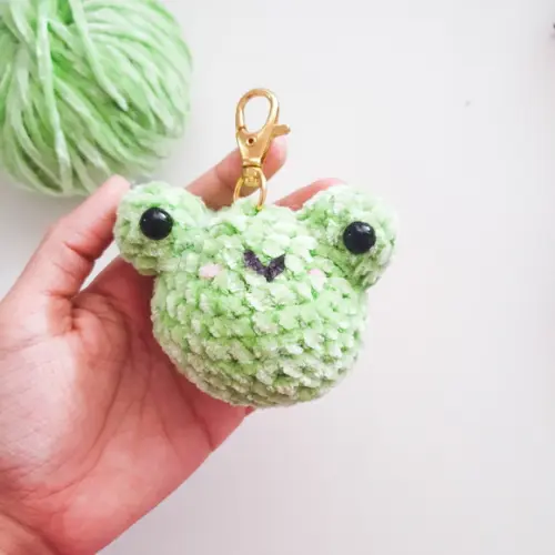 Chaveiro Amigurumi Sapinho