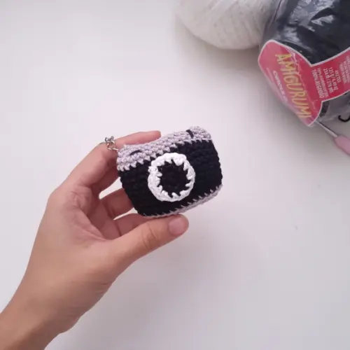 Chaveiro Câmera Amigurumi