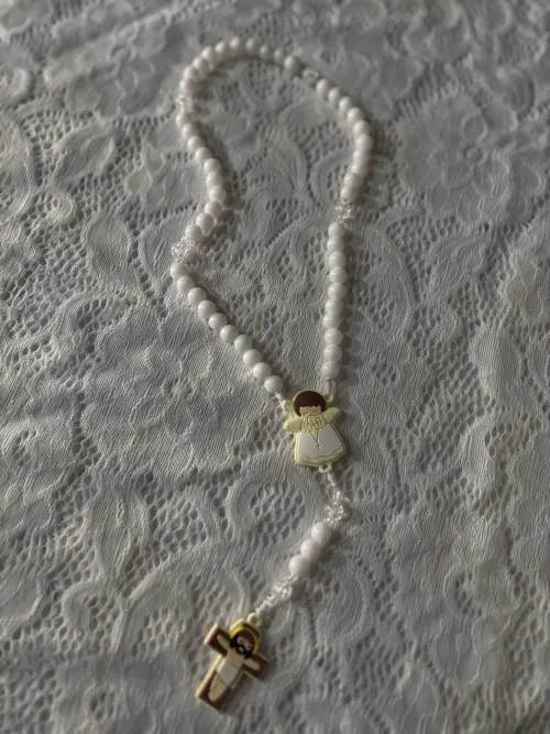 Terço branco infantil personalizado
