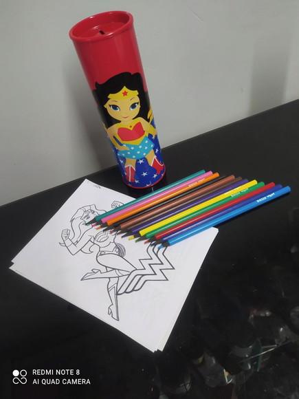 Tubolata com Kit para Colorir Mulher Maravilha