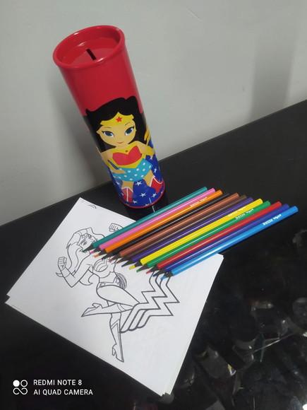 Tubolata com Kit para Colorir Mulher Maravilha
