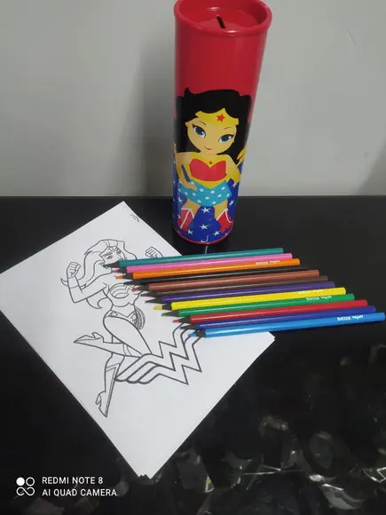 Tubolata com Kit para Colorir Mulher Maravilha