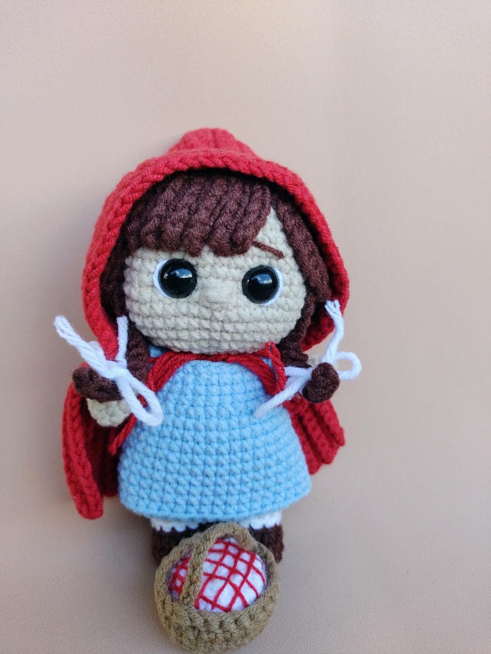 Chapeuzinho Vermelho Amigurumi - Boneca de crochê artesanal